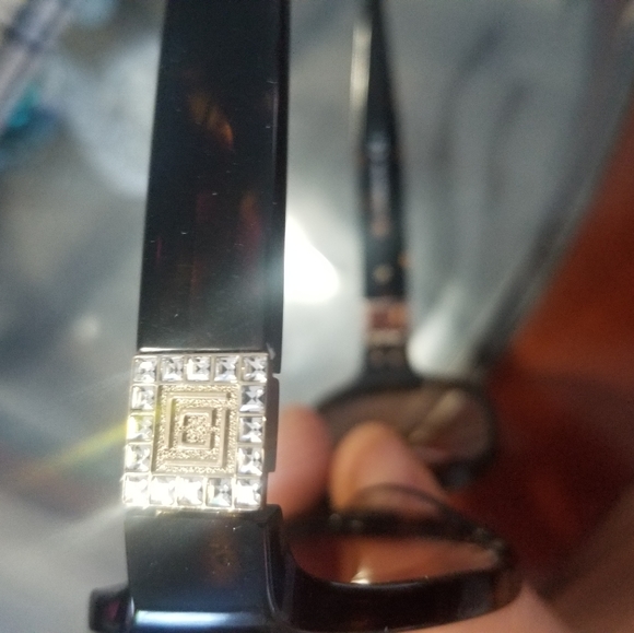 Liz claiborn sunglasses - Picture 3 of 9